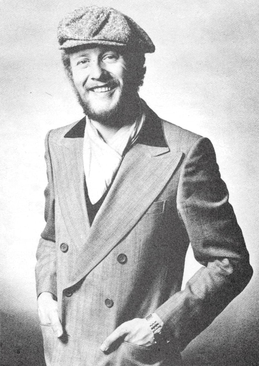 Hamish Stuart. Vocals & Guitar.